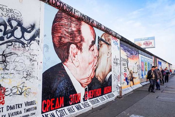 Revue Éléments Trente ans après la chute du mur de Berlin lEurope est toujours coupée en deux